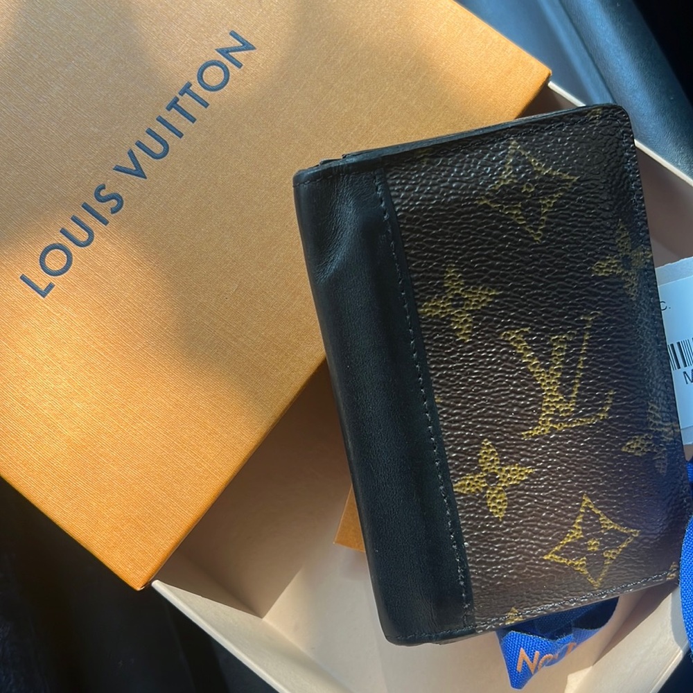 Louis Vuitton Wallet (Men’s)